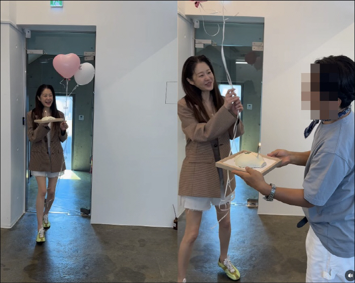 Ko Hyun-jung's surprise party with skinny legs. Happy birthday, honey