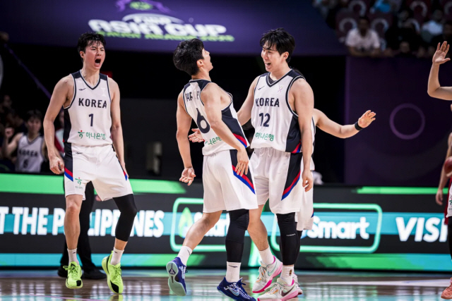The Korean men's basketball team, whose return to Yeo Jun-seok is more than victorious, defeated Guam by 33 points. Yeo Jun-seok also overcame a knee injury. China to advance to the semifinals confirmed