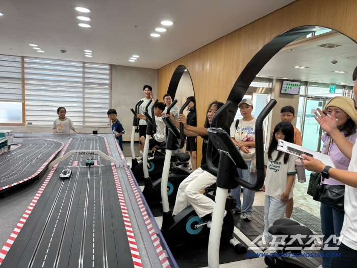 My family ♥ and my health are better because I run with my mom and dad! Gyeonggi Provincial Office of Education Gyeonggi Student Sports Center Family Fever