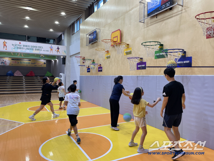 My family ♥ and my health are better because I run with my mom and dad! Gyeonggi Provincial Office of Education Gyeonggi Student Sports Center Family Fever