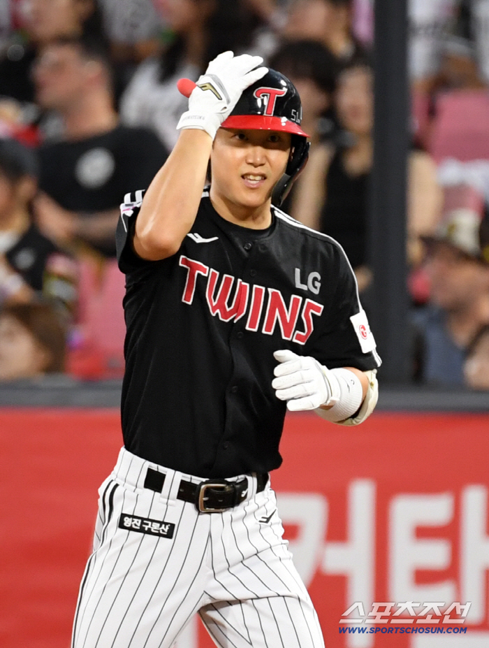 New lucky star Tolhurst won for the first time in seven scoreless innings, plus the eighth batter won the game automatically, with four pitches, a mega twin spoiler, LG 112. Hanwha won the game, too
