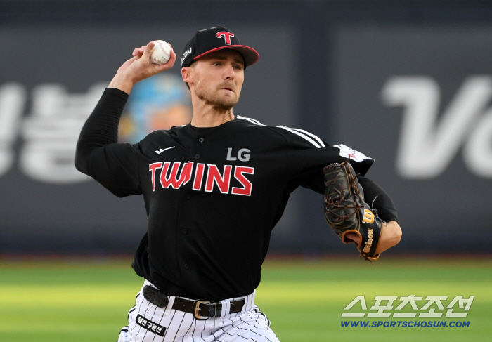 New lucky star Tolhurst won for the first time in seven scoreless innings, plus the eighth batter won the game automatically, with four pitches, a mega twin spoiler, LG 112. Hanwha won the game, too