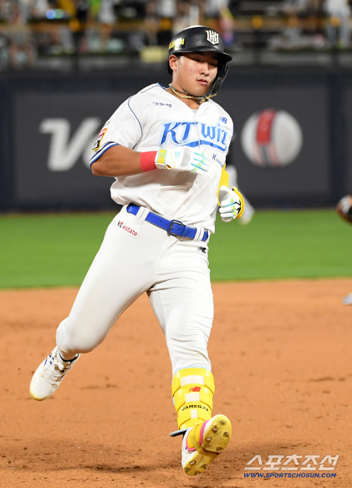 New lucky star Tolhurst won for the first time in seven scoreless innings, plus the eighth batter won the game automatically, with four pitches, a mega twin spoiler, LG 112. Hanwha won the game, too