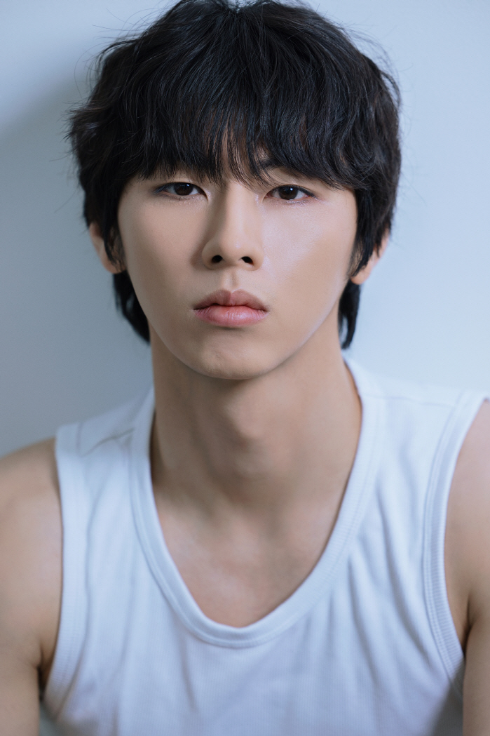 Newcomer Morgan Hu stars in Teving's 'Shut Up, You're the villain of my work'..an intense villain's notice