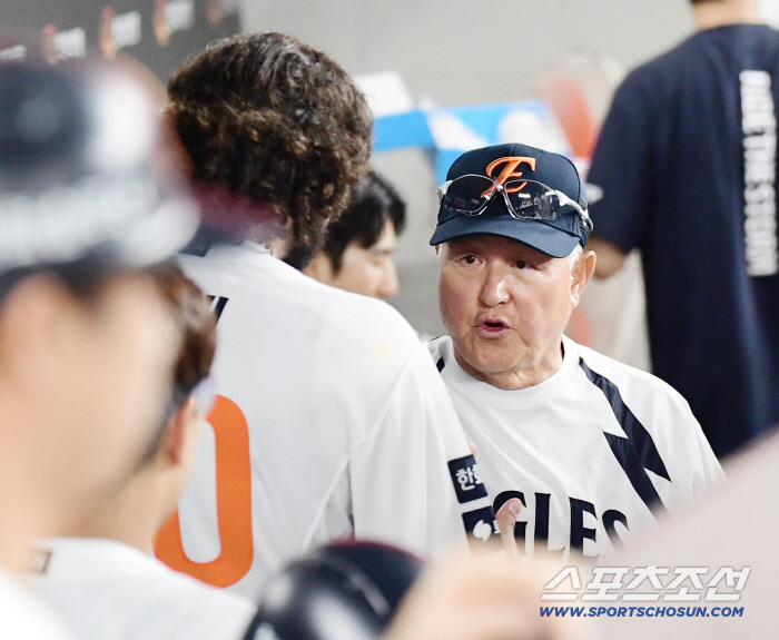 Now it's KBO history! The first 15 consecutive wins and at least 200K games...But the most special record is