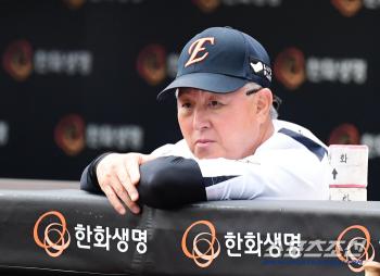  Coach Kim Kyung-moon's training carefully