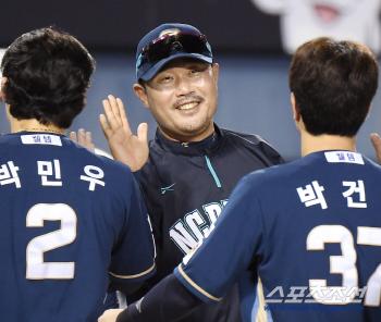  Coach Lee Ho-joon's smile that won the bee baseball game
