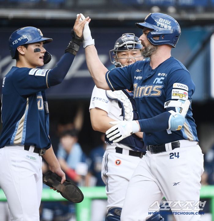  Davidson hit a three-run shot in the first inning