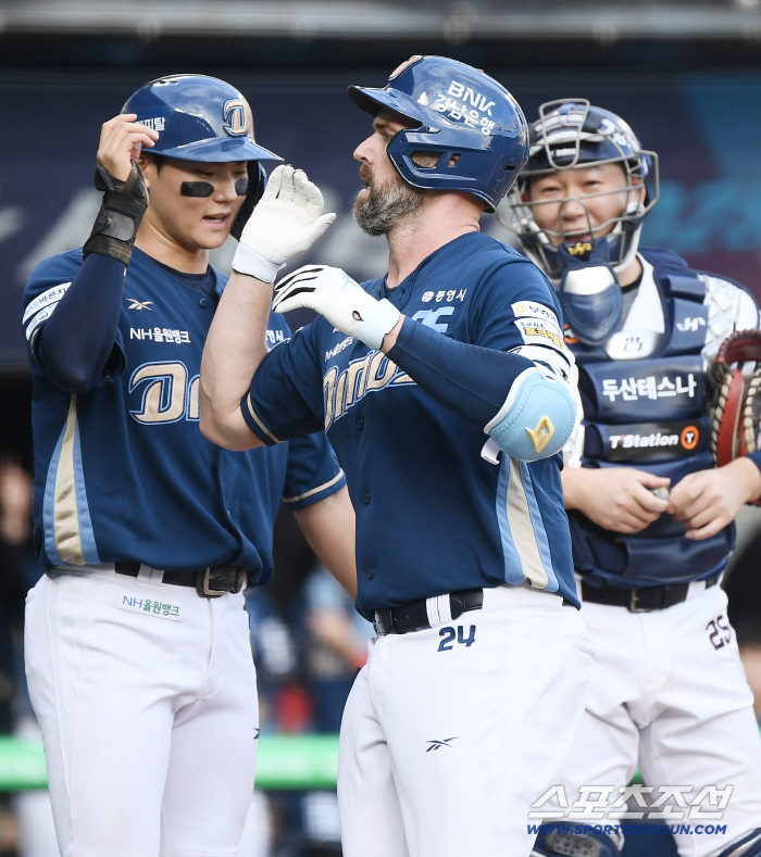  Davison makes a three-run shot against Colerbin