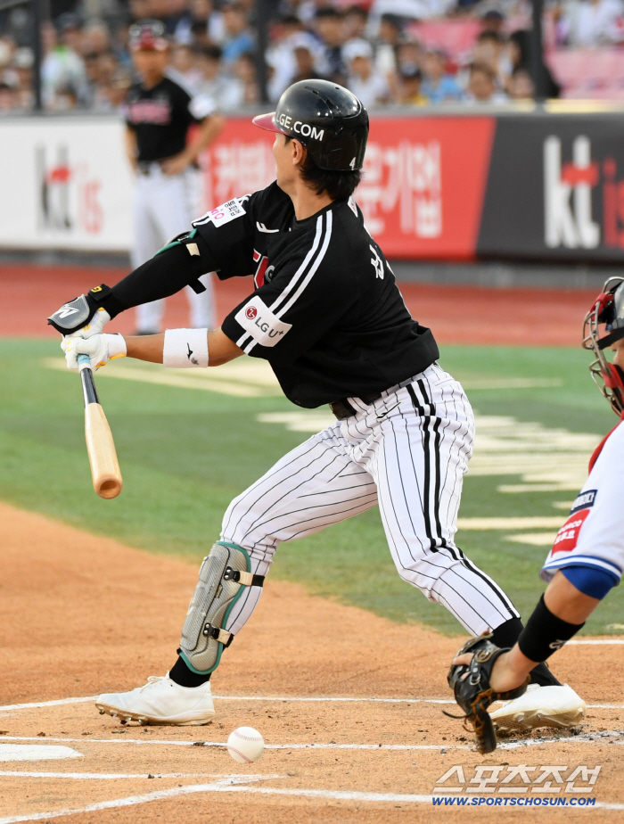  LG Shin Min-jae KT Oh Won-seok's slider, which was recognized as a check swing, swung and missed