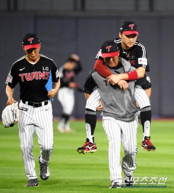  Park Hae-min was injured during defense and replaced