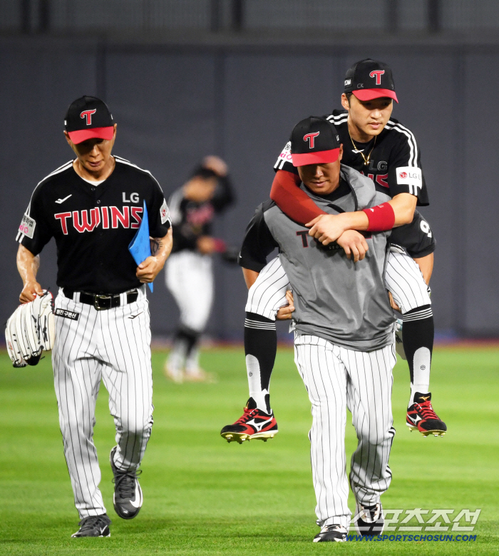  Park Hae-min was injured during defense and replaced
