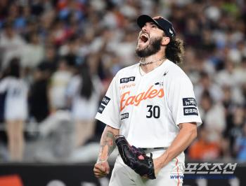  Ponce sets a new record for the least 200 strikeouts in history
