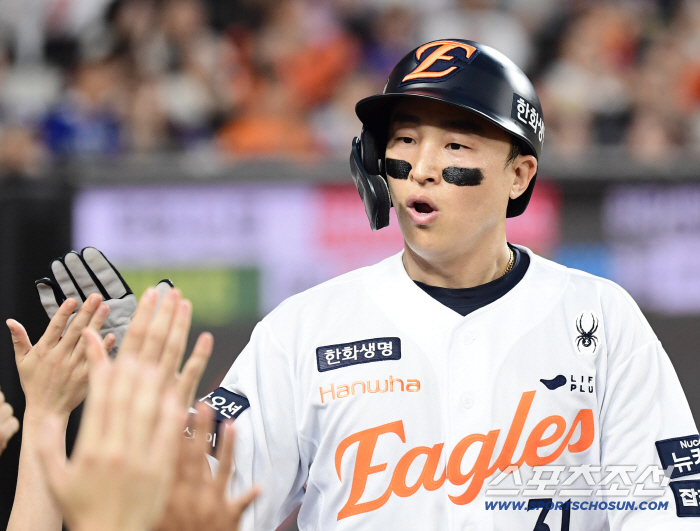  Son Ah-seop hit and scored