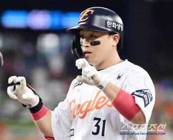  Son Ah-seop hit the leadoff hitter to save his chance