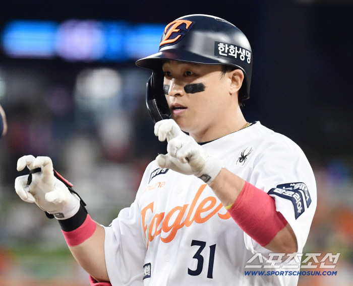  Son Ah-seop hit the leadoff hitter to save his chance