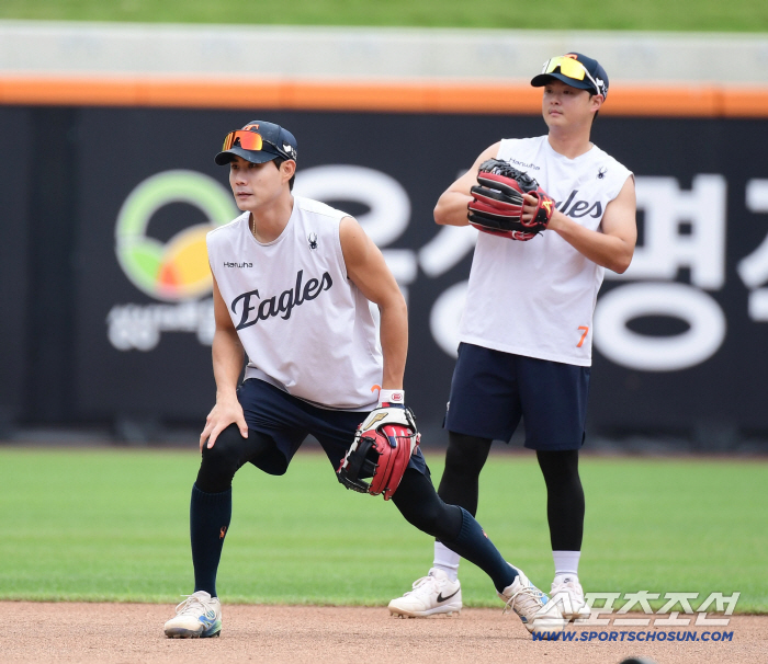  We'll protect Shim Woojoon and Yoon