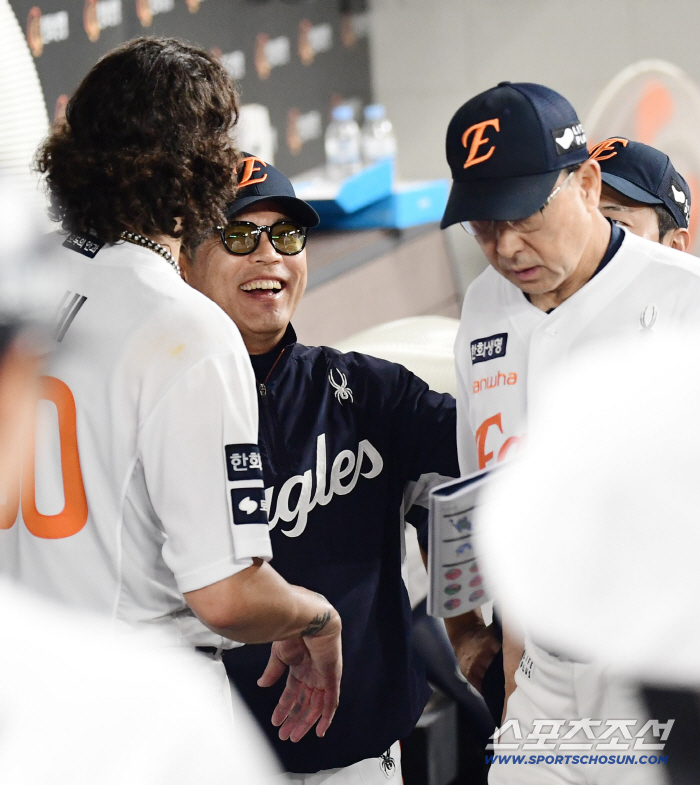  Yang Sang-moon's coach Ponce's good pitching makes me smile