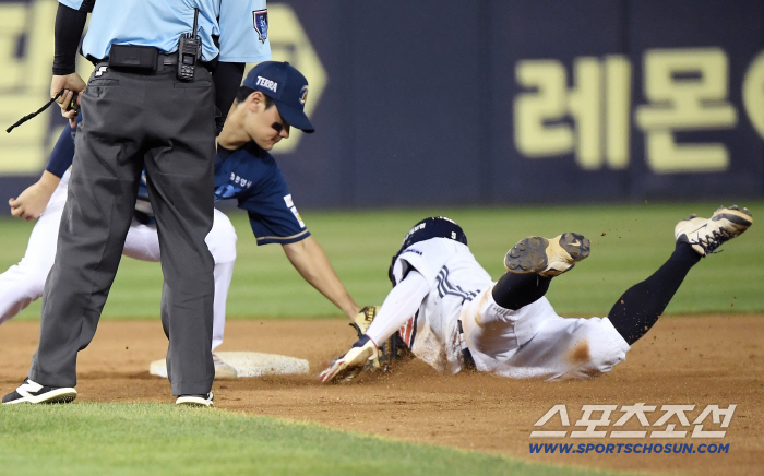  Yeo Dong-gun fails to steal second base