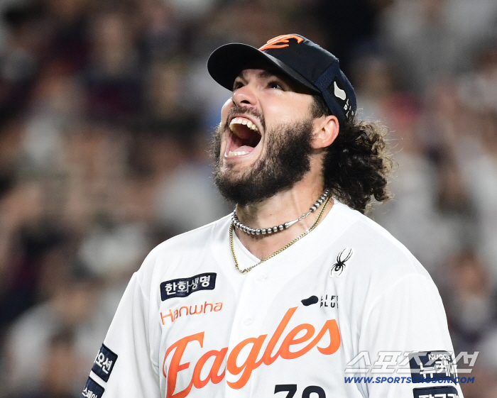 Ponce has made history in the KBO League! First 15 wins in a row & at least 200K...Coach Kim Kyung-moon won 1,000 games and Hanwha won 2 consecutive games → Lotte won 4 consecutive games