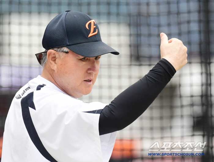Ponce has made history in the KBO League! First 15 wins in a row & at least 200K...Coach Kim Kyung-moon won 1,000 games and Hanwha won 2 consecutive games → Lotte won 4 consecutive games