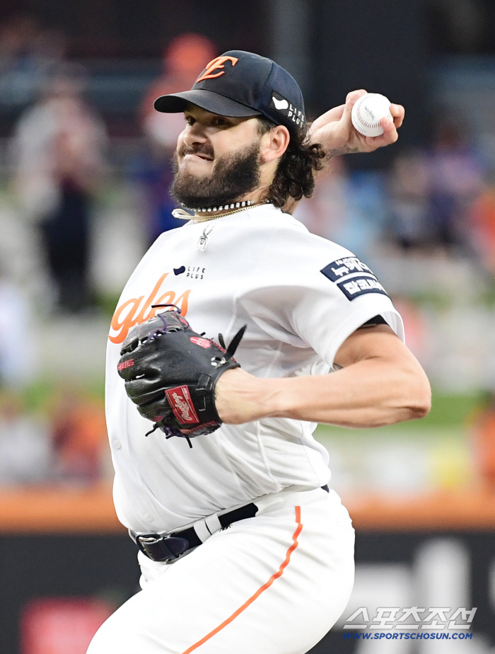 Ponce has made history in the KBO League! First 15 wins in a row & at least 200K...Coach Kim Kyung-moon won 1,000 games and Hanwha won 2 consecutive games → Lotte won 4 consecutive games
