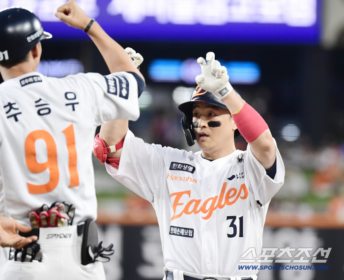 Ponce has made history in the KBO League! First 15 wins in a row & at least 200K...Coach Kim Kyung-moon won 1,000 games and Hanwha won 2 consecutive games → Lotte won 4 consecutive games
