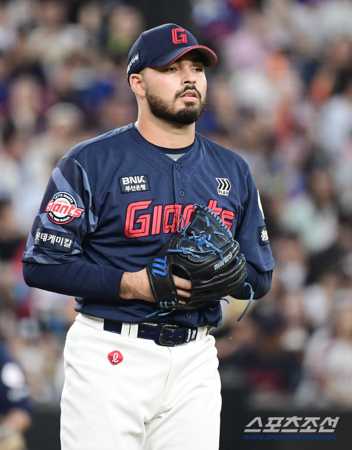 Ponce has made history in the KBO League! First 15 wins in a row & at least 200K...Coach Kim Kyung-moon won 1,000 games and Hanwha won 2 consecutive games → Lotte won 4 consecutive games