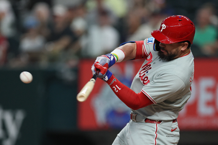 Schwarber's 42nd shot exploded, retaking the lead in 12 NL home runs in the second half alone, and racing toward two home run RBIs