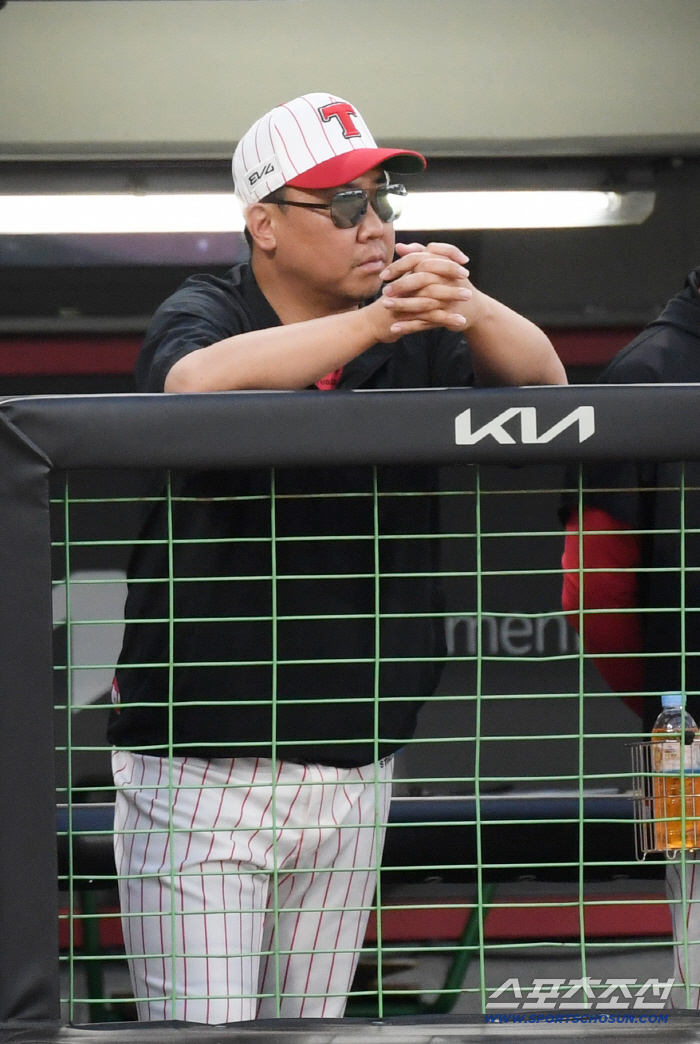 You're going through a lot, but... The head coach who emphasized the need for change, KIA's painful choice at a crossroads, and how will it end (Daegu Field)