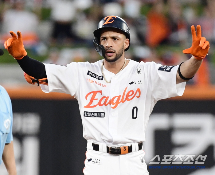 2gls definitely hardens...Weiss 11K & Son Ah-seop 3-RBI Hanwha Secures Winning Series to 3rd place Lotte with 6.5G car