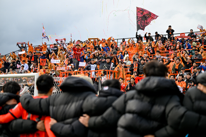 Chuncheon Gangwon FC's uncomfortable cohabitation, which refused to bid for a catastrophe, is feared to disrupt the historical first ACLE