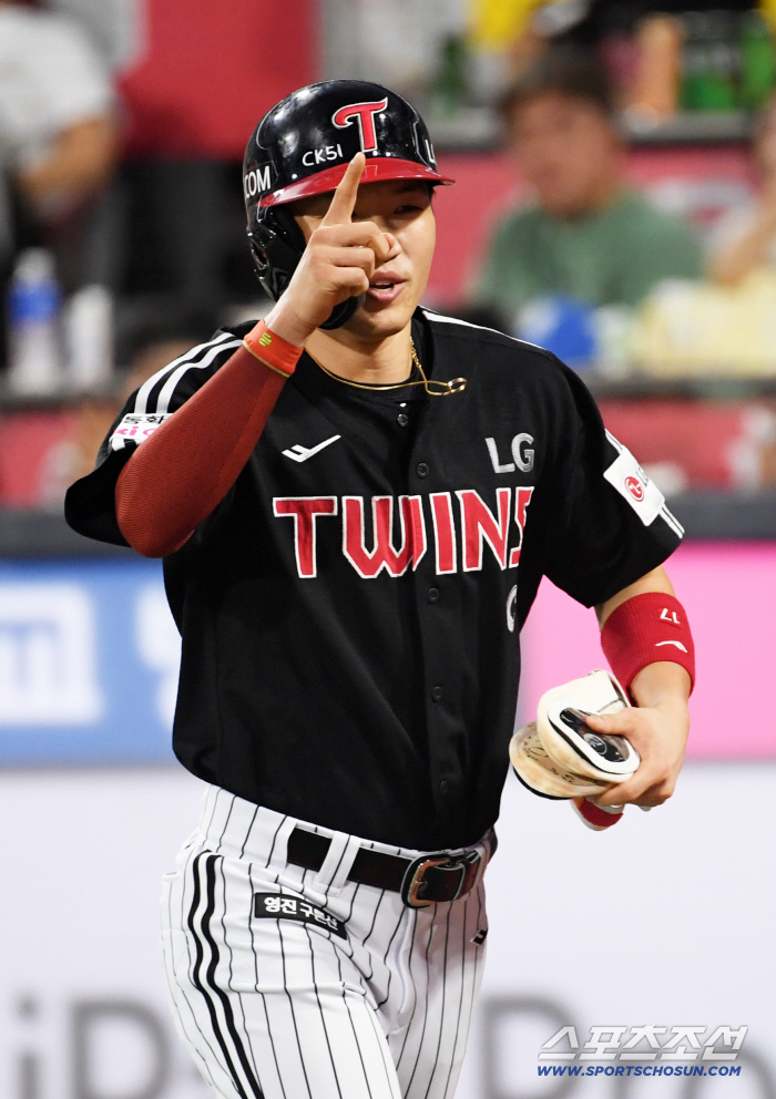 Except for Park Hae-min, who was replaced on his back. He is on the verge of suspending his participation in 555 consecutive games. Jamsil and Incheon are canceled, but Suwon has a tarpaulin