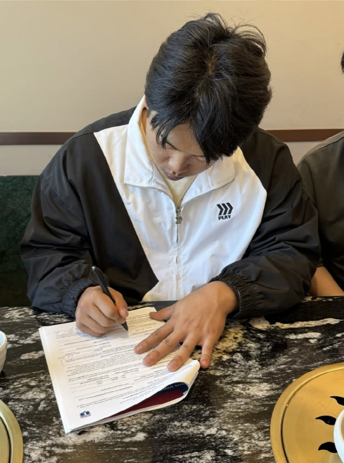 FA 10 billion question mark, but going to ML?Kang Baek-ho made a surprise contract with NL MVP batter agency, what does it mean