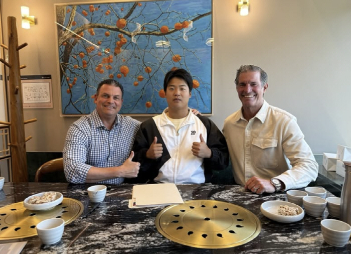 FA 10 billion question mark, but going to ML?Kang Baek-ho made a surprise contract with NL MVP batter agency, what does it mean