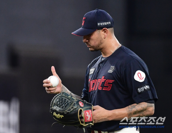 He's a 10-win replacement…38th win in ML, foreigners, and hitters Our debut match is full of sweat