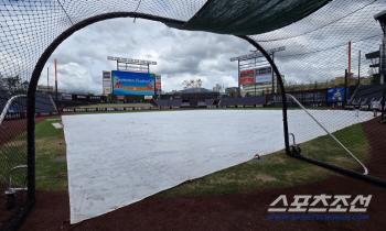 It's heavy rain in the central part of the country. What's the current weather at Daejeon Ball Park? Can Lotte face off against Hanwha for two consecutive wins and four consecutive losses? 