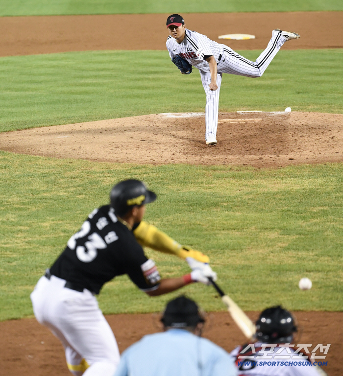 It's a rain forecast until night, but Suwon has already stopped raining. Will Song Seung-gi and Ahn Hyun-min's second game be played? 