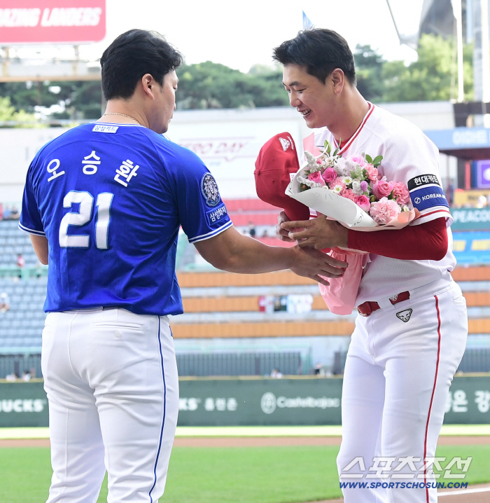 It's sad. Sudden farewell with idols, the place where Shinhwa left, and now it's time to wrap up the youth