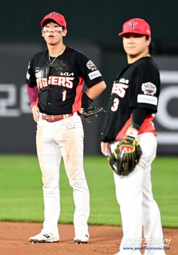 The left and right sides were the same, but there was a reason for the upset loss → 3 hits atonement → Excluding the starter, and placing 6 opponents as left-handed hitters even afterwards