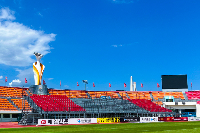 Managing Director Kim Cheon finally collects fan opinions for reinstalling variable seats → Expect even hotter cheering