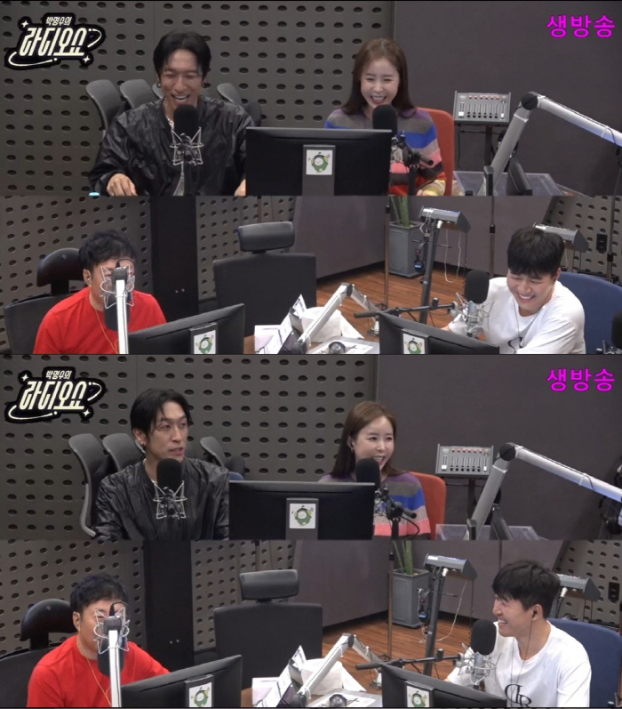 Moonwon ♥ Shinji, the juniors are too young these days…I'm going to record quickly because I'm worried that my juniors will be uncomfortable. (Radio Show)