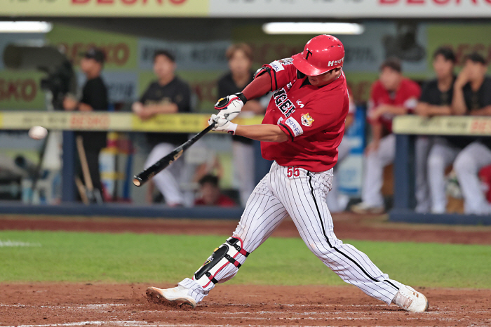 No base, I only aimed for fastballs. First Grand Slam final shot in my life, a change in the 40% young catcher in the second half, with a positive mind