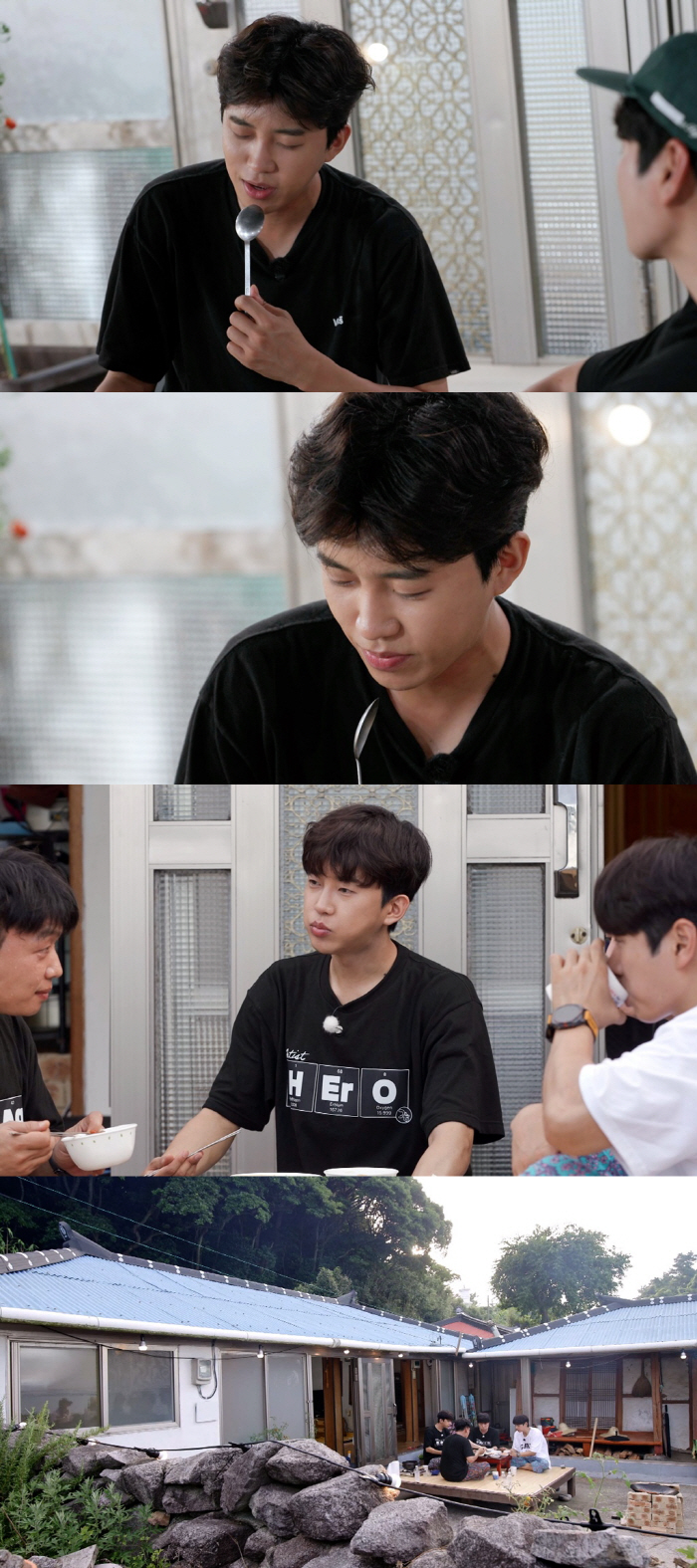 Lim Young-woong, who grabbed a spoon microphone, 'a pollution-free life' with real friends from the island village