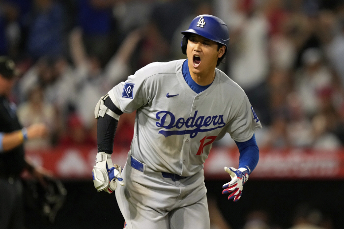 Ohtani's two faces are now angry, and 11 games in which he hit a home run in the second half of the year, 3 wins, 8 losses, and 59 losses, finally collapsed