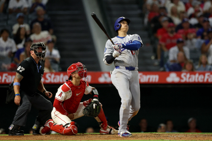 Ohtani's two faces are now angry, and 11 games in which he hit a home run in the second half of the year, 3 wins, 8 losses, and 59 losses, finally collapsed