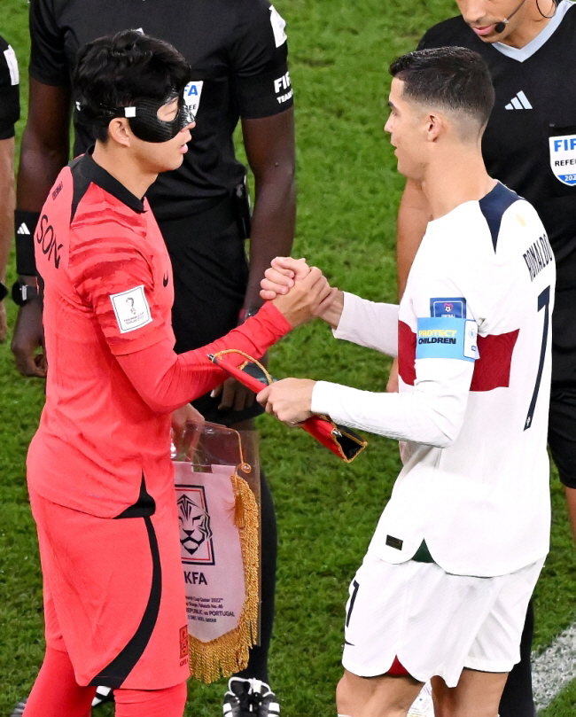 Once, the younger brother is Son Heung-min, the younger brother, and Ronaldo Messi as the best player of all time...Ronaldo is the skill!