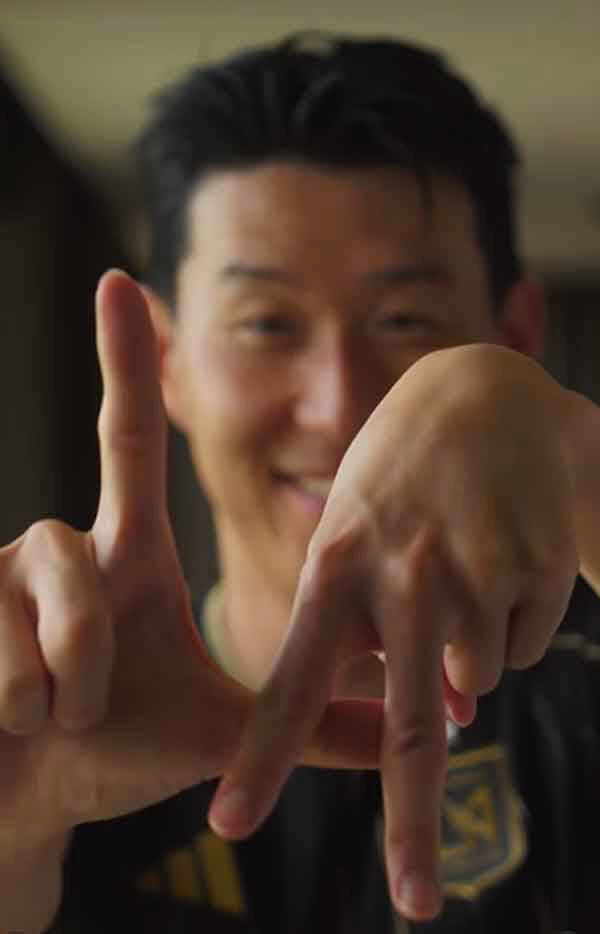 Once, the younger brother is Son Heung-min, the younger brother, and Ronaldo Messi as the best player of all time...Ronaldo is the skill!