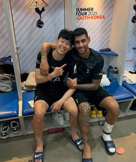 Our Romero has changed 56 minutes after Frank's appointment → Son Heung-min is officially appointed as a new captain...A good director, a tremendous turn of glory