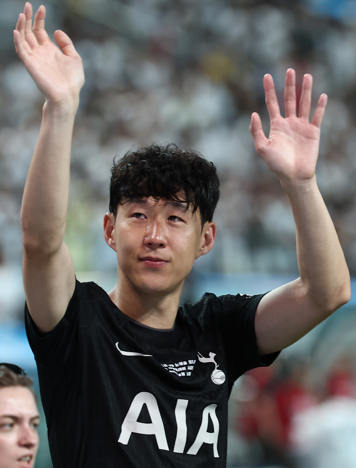 Our Romero has changed 56 minutes after Frank's appointment → Son Heung-min is officially appointed as a new captain...A good director, a tremendous turn of glory